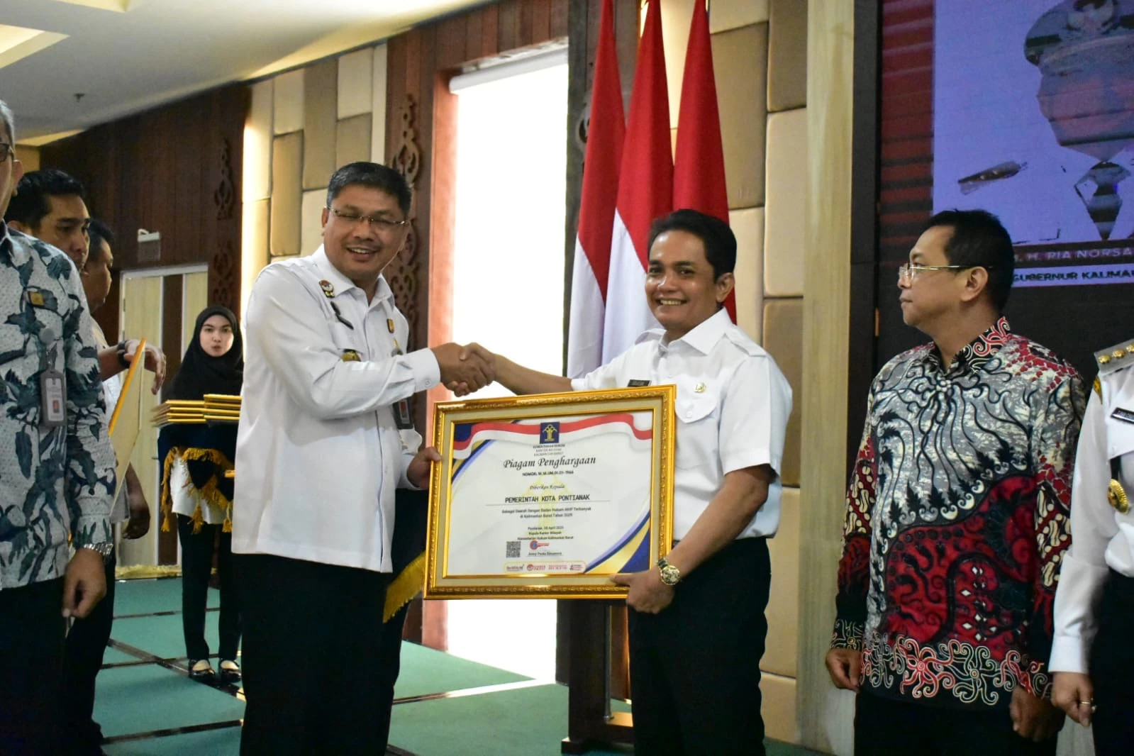 Pemkot Pontianak Borong Tiga Penghargaan Dari Kanwil Kementerian Hukum Kalbar