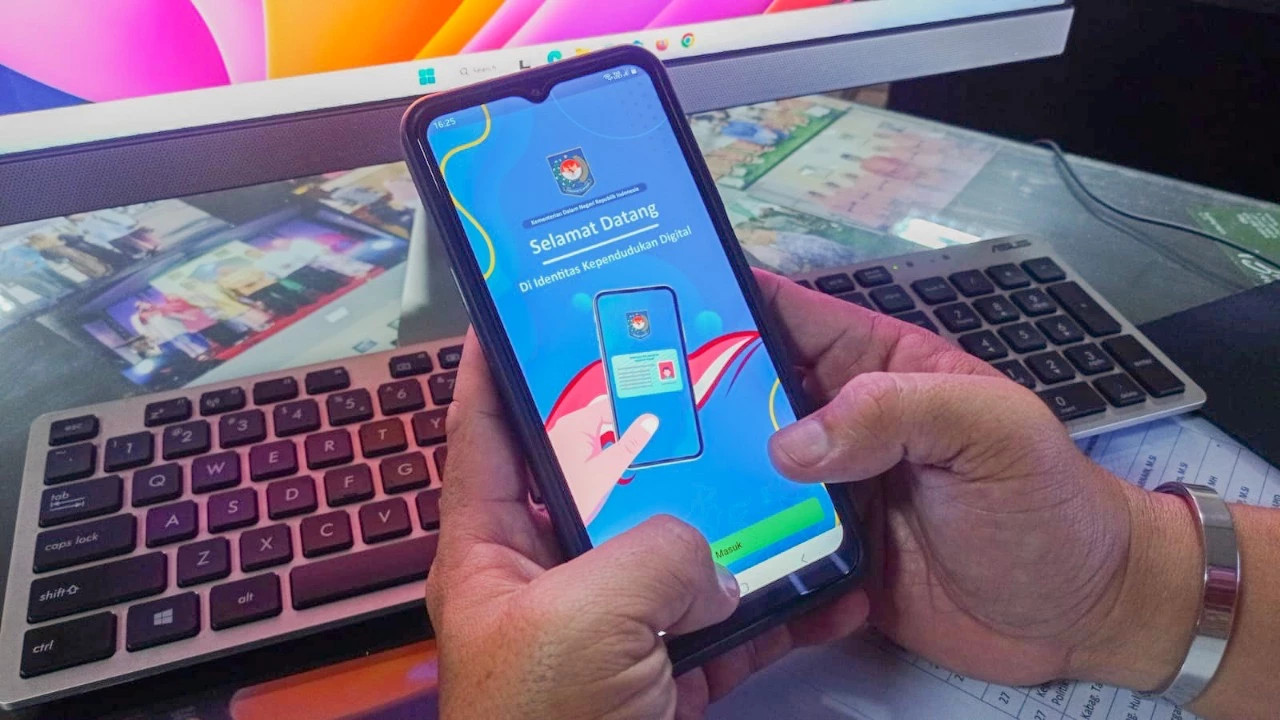 WARGA DIHIMBAU WASPADAI PENIPUAN AKTIVASI IDENTITAS KEPENDUDUKAN DIGITAL (IKD)